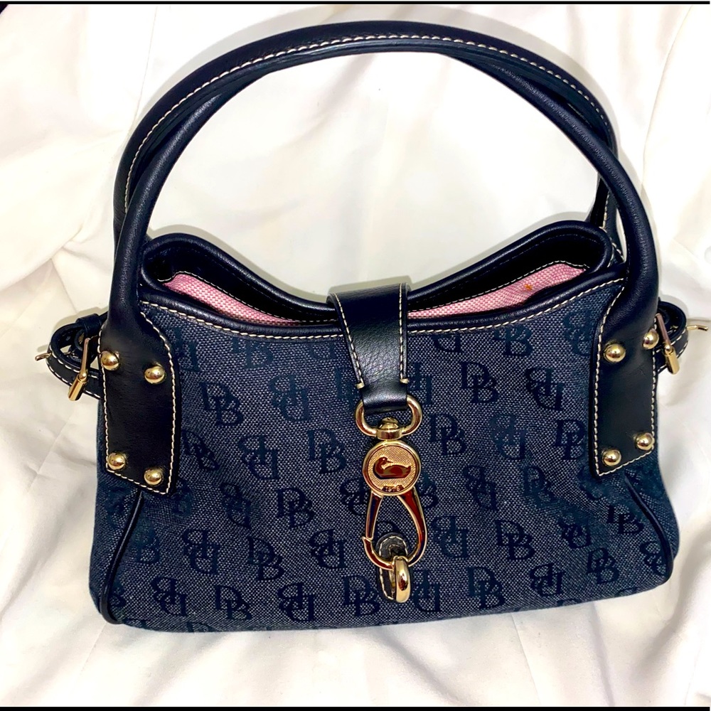 New Vintage preowned Dooney & Bourke Bag.